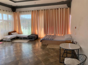 Taras lake breeze get away condo